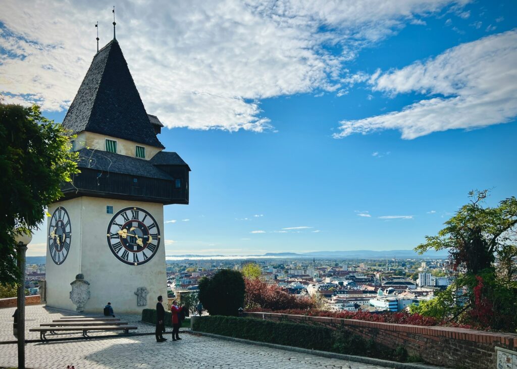 Foto des Grazer Uhrturms von 3DVISU auf Unsplash