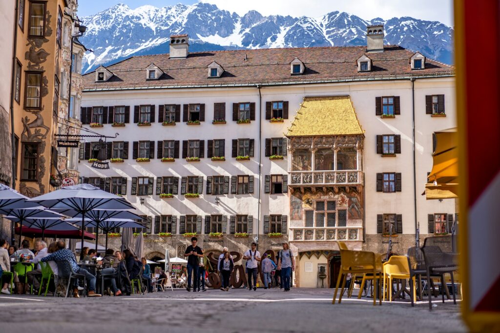Foto des goldenen Dachls in Innbruck von https://unsplash.com/de/@onixion
